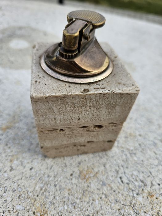 Кристален масивен пепелник, мраморен пепелник и запалка.