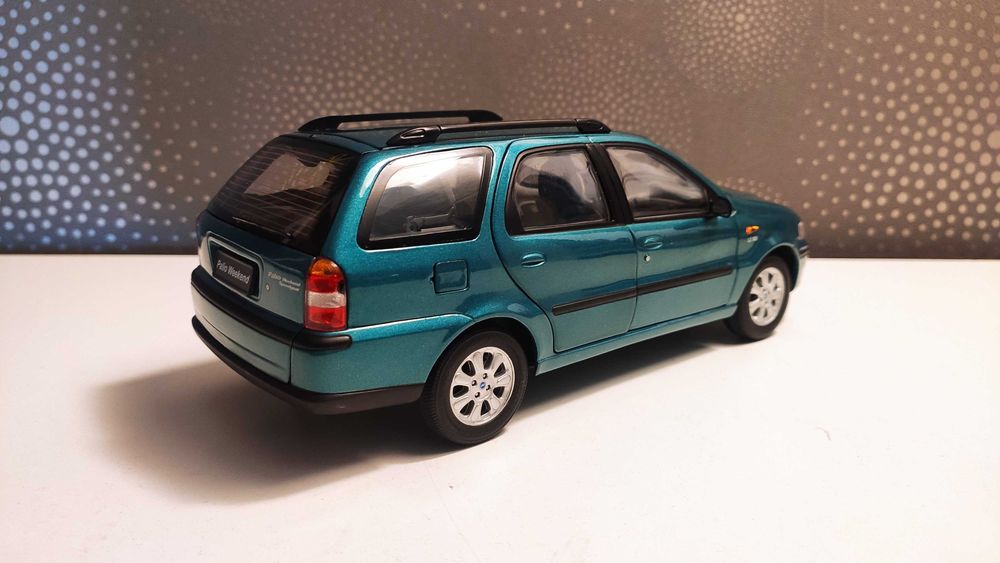 Macheta 1:18 Fiat Palio Weekend Combi ELX SpeedGear 1.3 16v MCW 1999