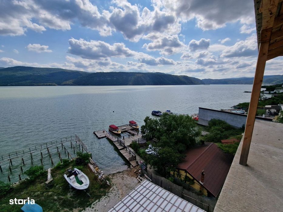 Hotel 30 camere la roșu pe malul Dunării cu Restaurant, terasa, ponton