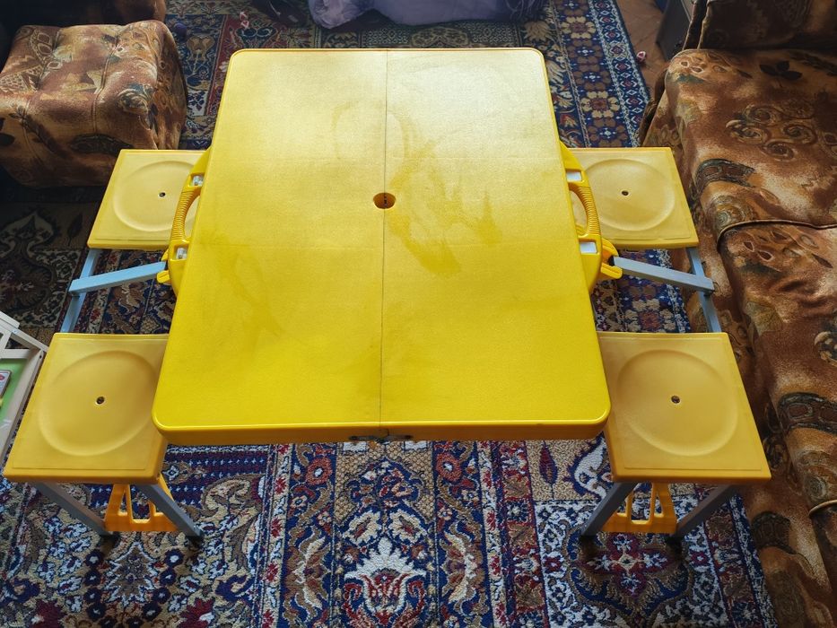 Сгъваема къмпинг маса с 4 стола