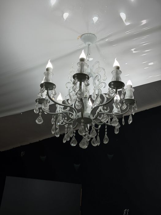 Продам люстру . В хорошем  состоянии