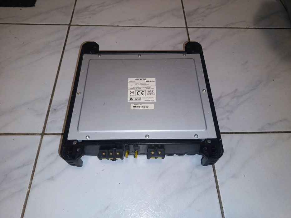 amplificator statie subwoofer auto 400 wati la 2 ohm si 220 wati la 4 ohm