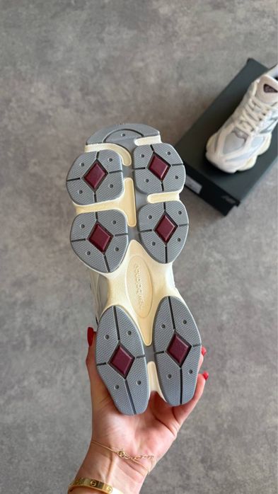 New Balance 9060 - LNG Collection