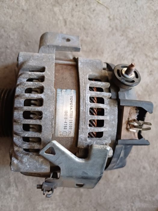 Генератор на тойоту 2.4