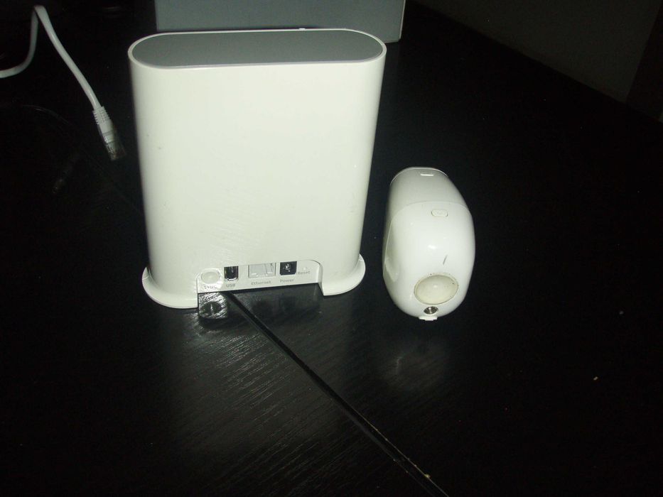 camera de supraveghere wireless ARLO PRO 2 VMC4030P + Hub Arlo VMB4540