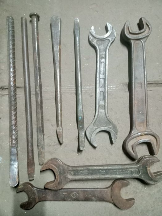 Продам тиски маленькие СССР