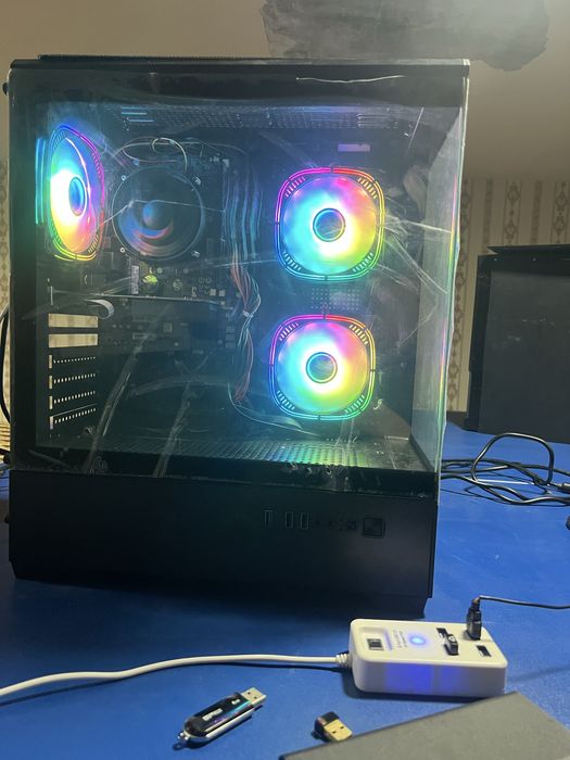 Офисный мощный компютер, в подарок игровая без проводная клавиатура и