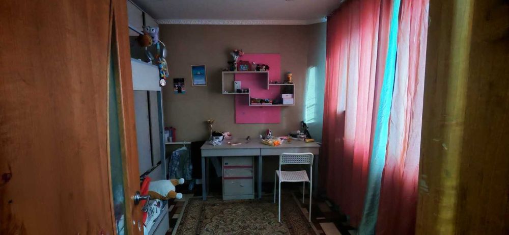 продам 4 комнатную квартиру