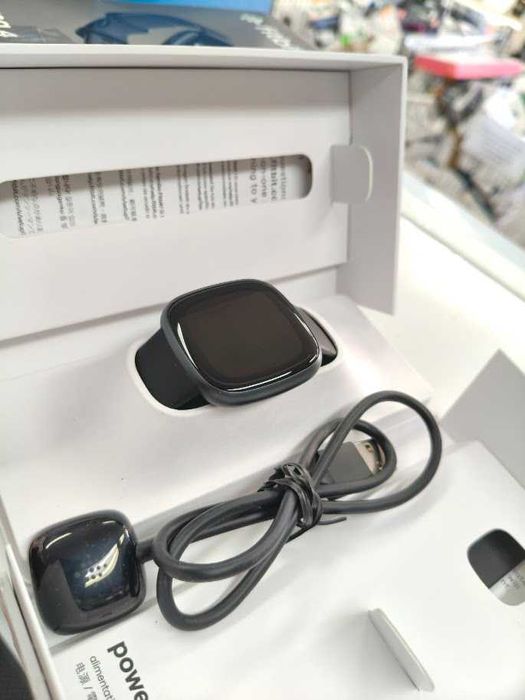 Часовник Fitbit Google Versa 4