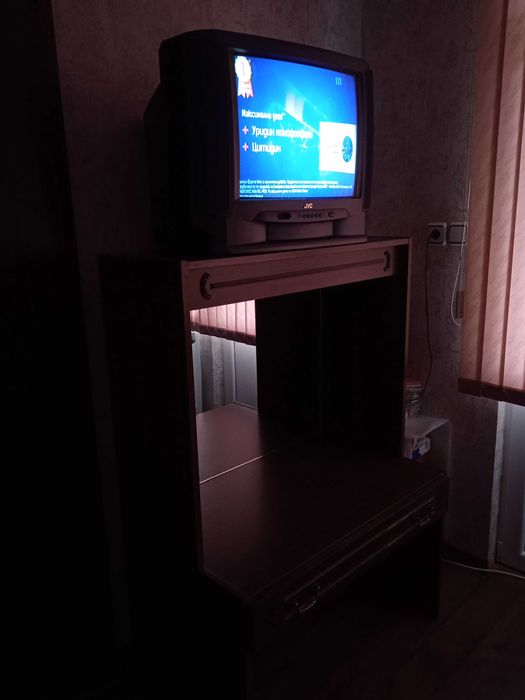 Тоалетка с огледало, масичка и чекмедже