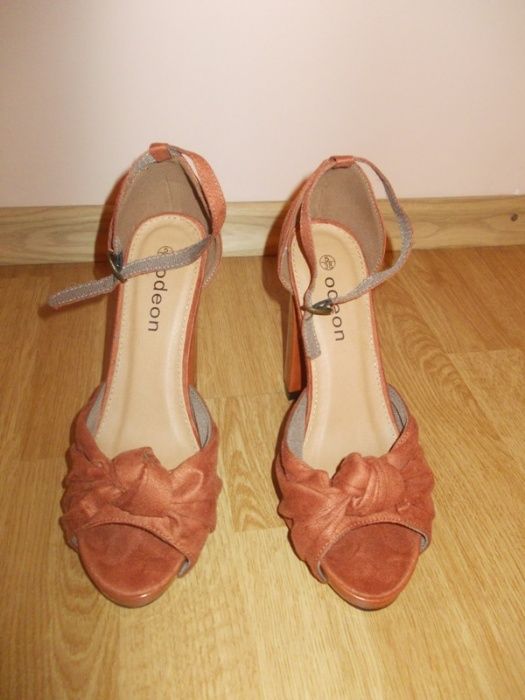 sandale cu toc gros