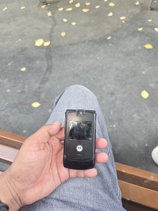 Motorola razr v3  телефон