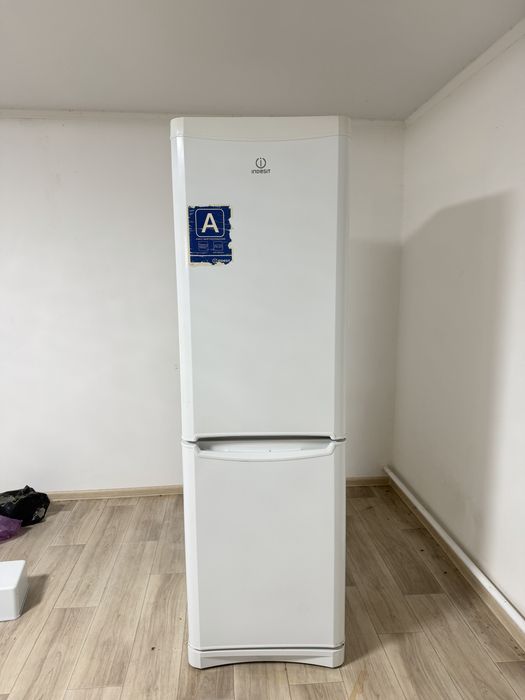 Холодильник б/у indesit
