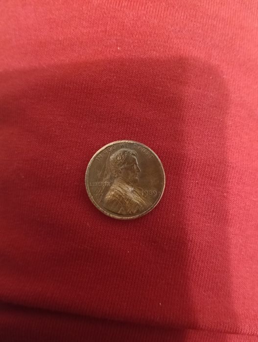 Продавам един цент