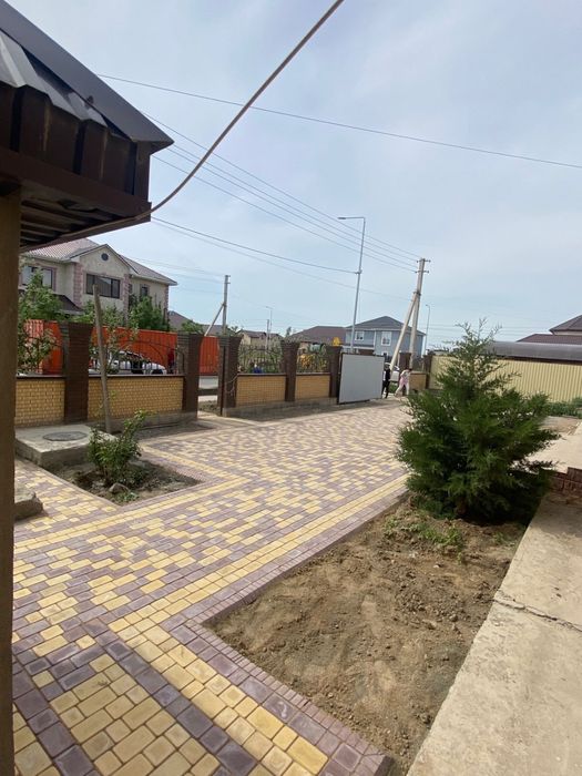 Брусчатка Укладка брусчатки, бордюров, поребриков  любой сложности.