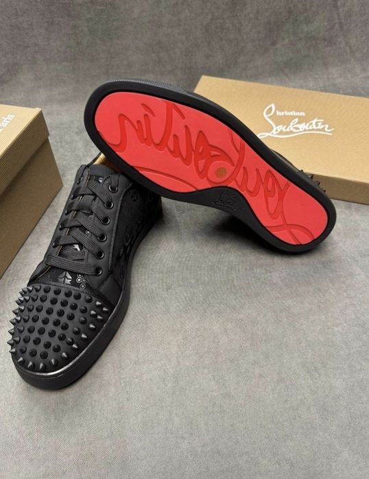 pantofi sport Louis Junior Spikes de la Christian Louboutin.