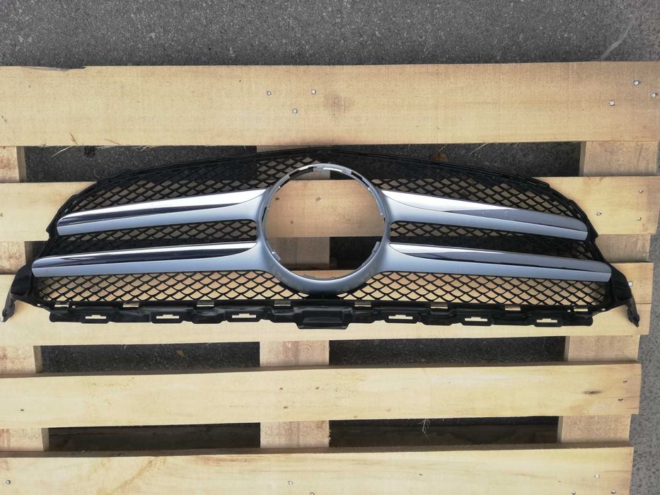 Предна решетка за w205
