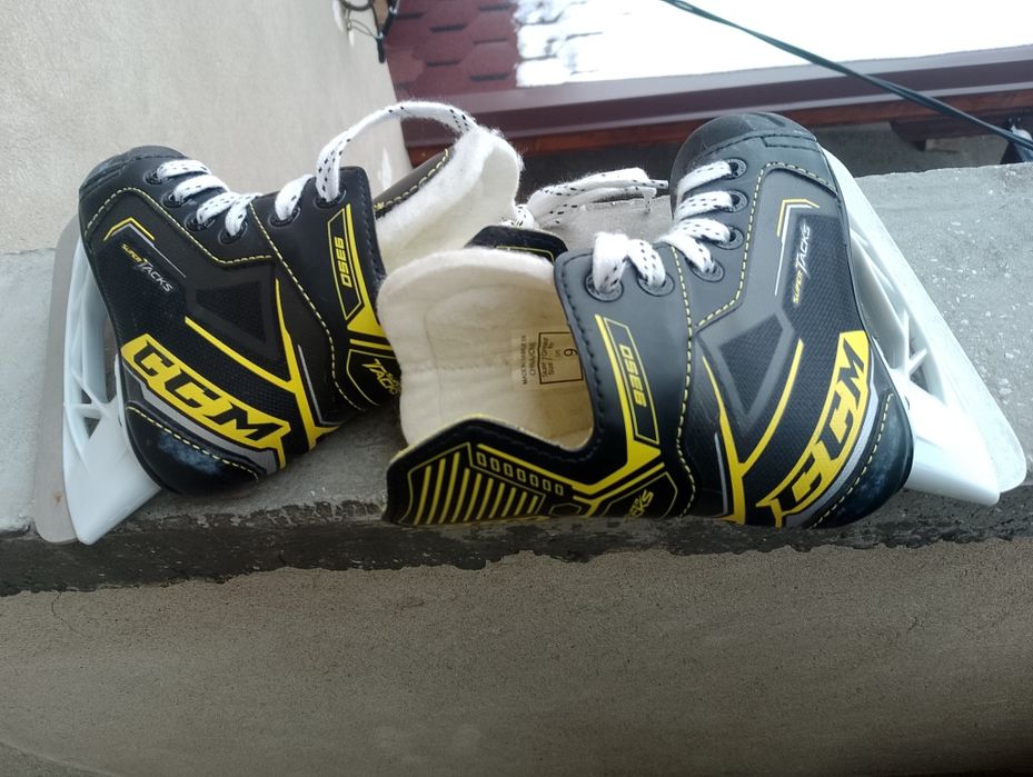 Кънки за хокей CCM 27ми номер