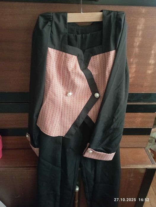 елегантен дамски костюм
