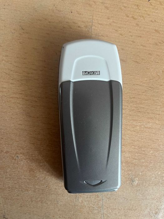 Телефон Nokia 6100