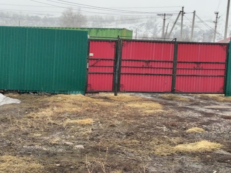 Продам коммерческий огороженный участок  .
