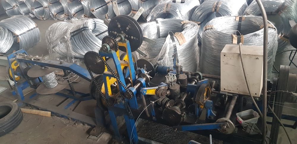 Машина за производство на бодлива тел.