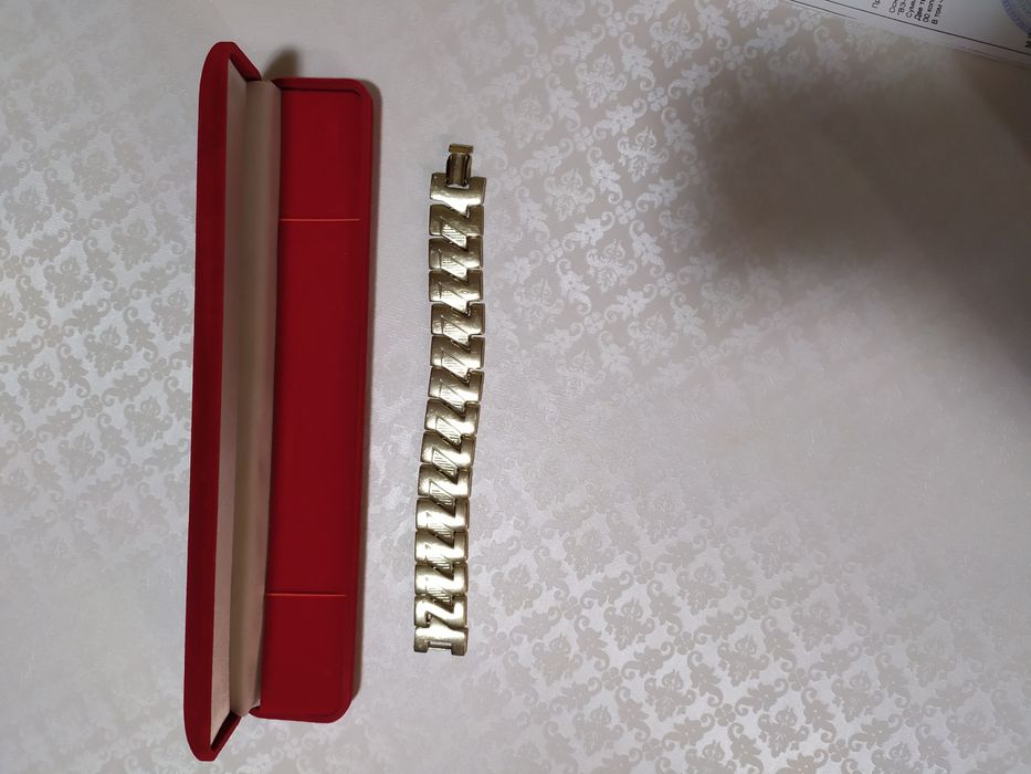 Продаю циркониевый браслет