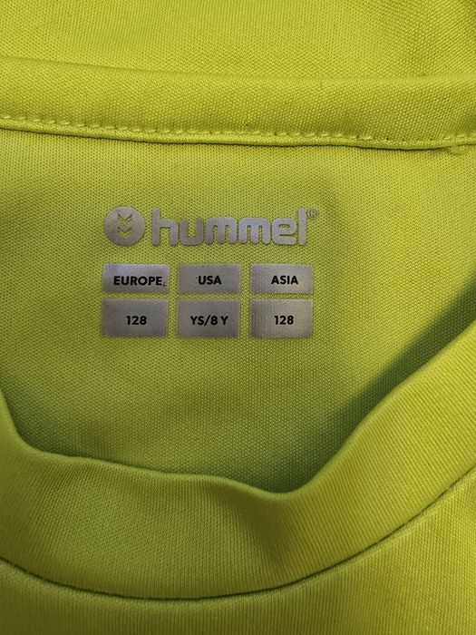 Set tricou si pantaloni scurți hummel, marimea 128 cm