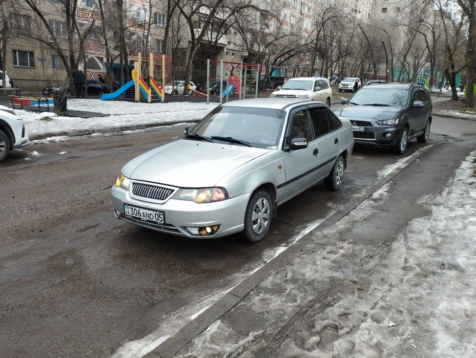 Daewoo Nexia 2 серебристый