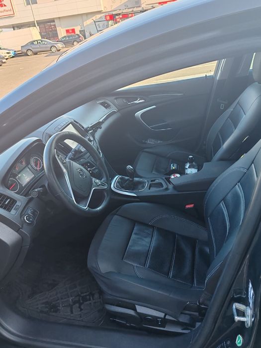 Vând Opel insignia