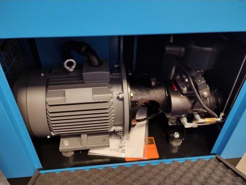 Винтов компресор URSA 10 / 7.5kW / 800-1200 l/min / 7-12 bar