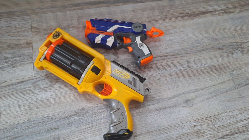 Два бластера Nerf с меки стрели