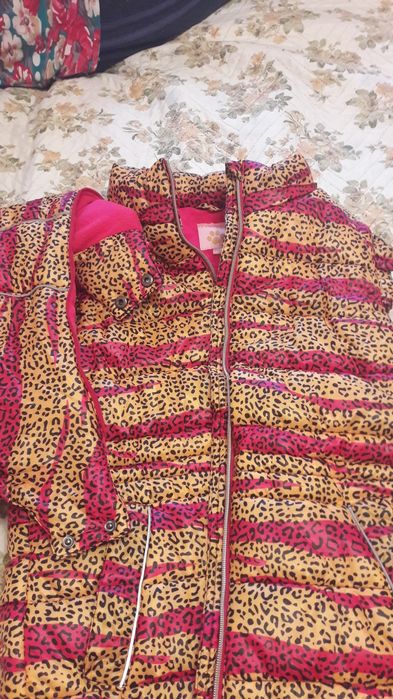 Продам новый жилет для девочки .