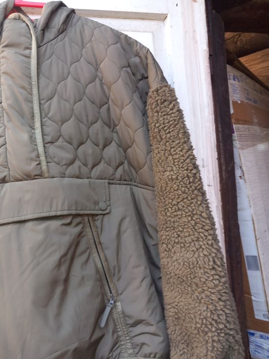 Vând haină verde Zara