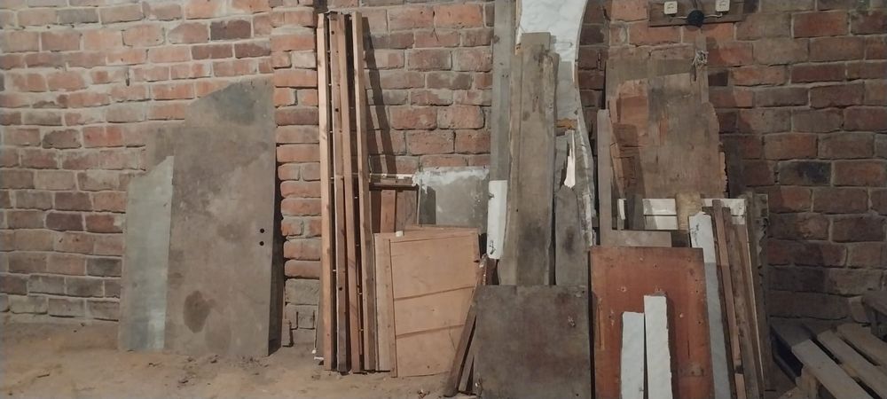 Поддоны б/у +доски,бруски,части шкафа