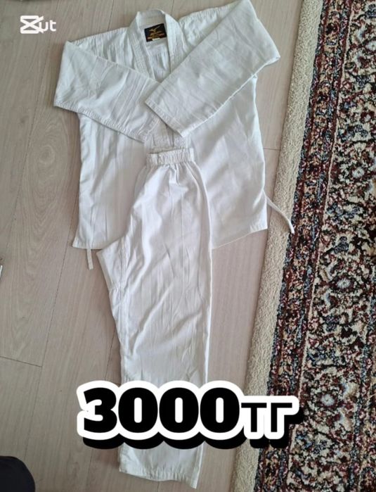 Каратэ киімдері сатылады. Ұқыпты таза