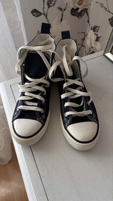 Продам кеды новые 36 размер