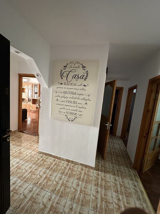 apartament 3 camere de inchiriat