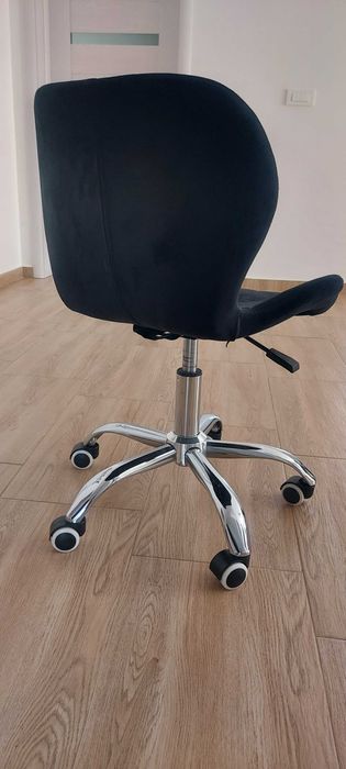 Scaun de birou copii, negru, catifea, ca nou 250 lei
