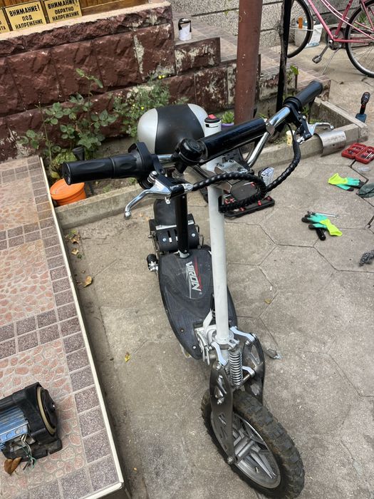 Скутер 1000 w  перфектен