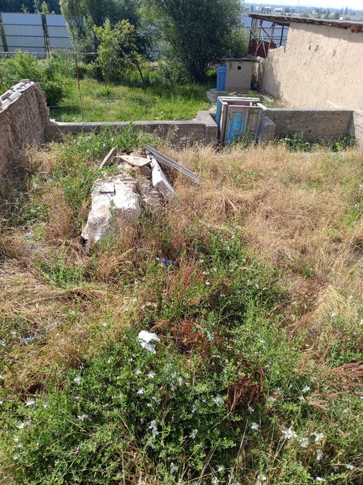 Uwaska sotiladi 3 sotix qibray qipshox maxallasi 128 uy su gaz svet wf