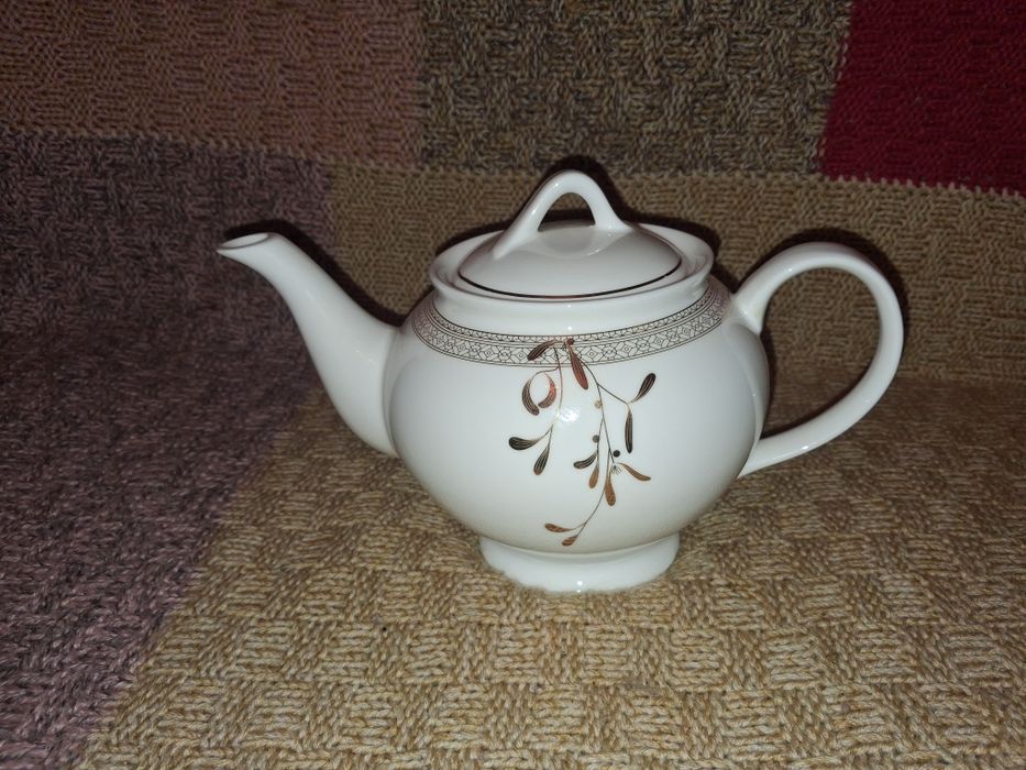 Заварник фарфоровой новый.