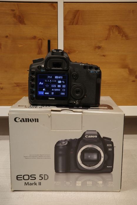 Canon 5D mark II + обектив Canon EF 50mm f1.4 USM