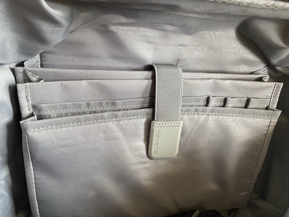 Черен козметичен куфар Travelite