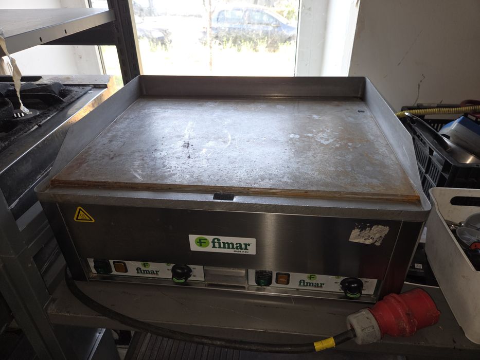 Friteuza electrica cu banc, la 380v, cu robinet