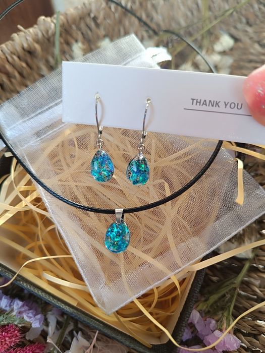 Дамски обици и комплекти с колие