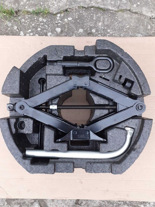 Cric,cheie de roti,cui-tractare VW Passat B8, SKODA Superb, Octavia
