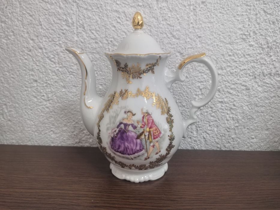 Колекционерски чайник и латиера