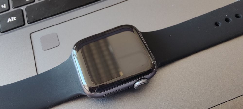 Apple watch series 4 space gray