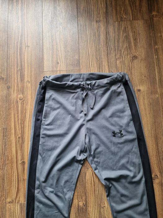Страхотно мъжко спортно долнище  UNDER ARMOUR размер  L